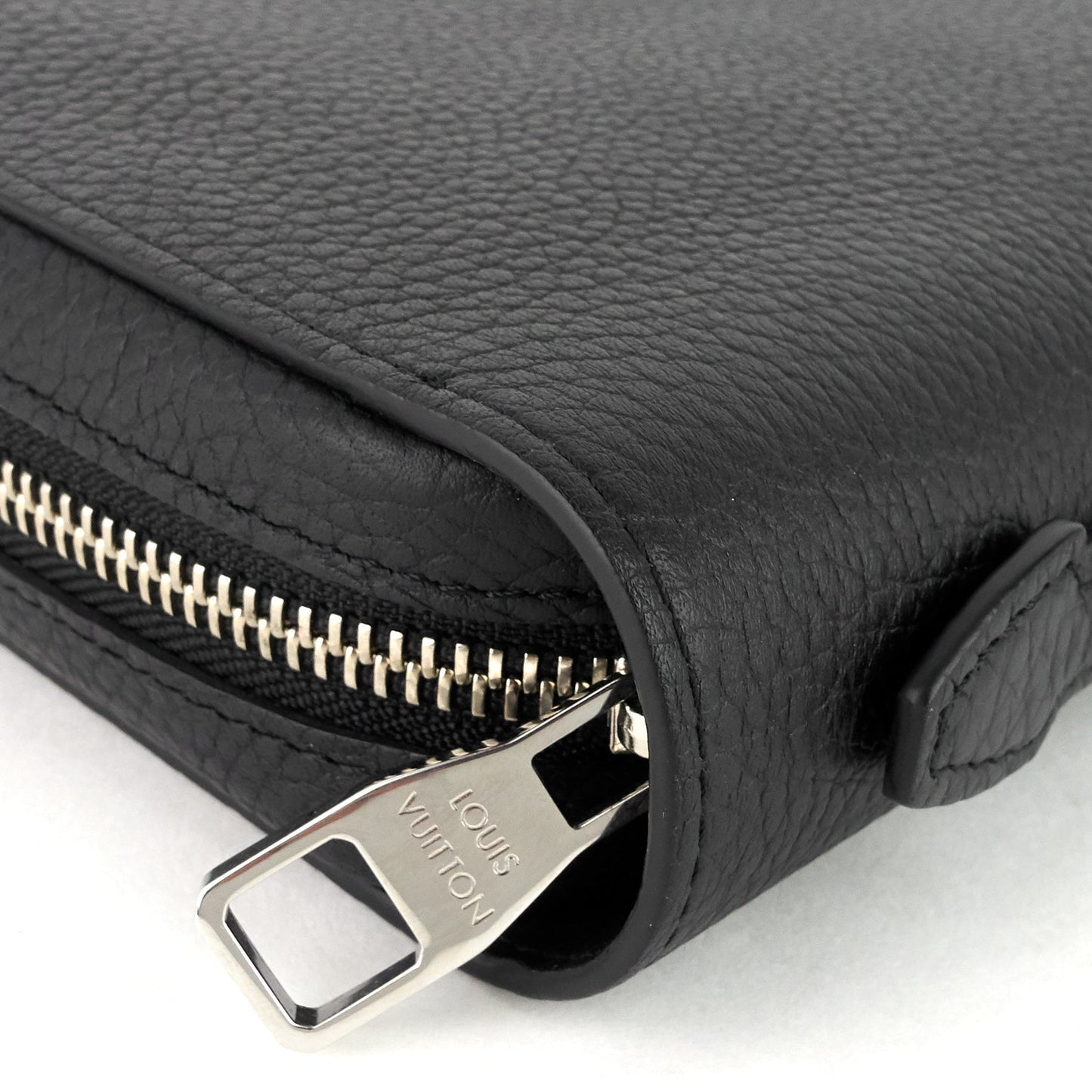 Louis Vuitto Zippy XL Taurillon Leather Organizer
