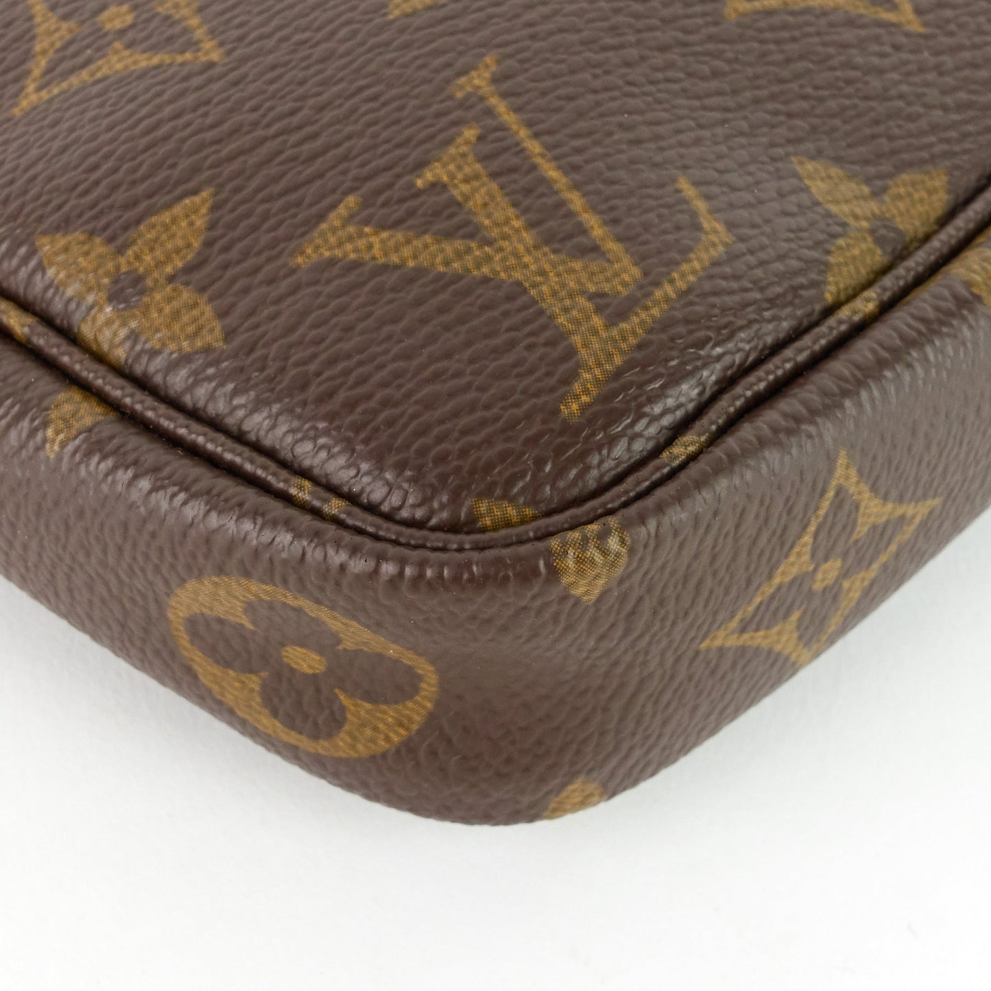 Louis Vuitto Pochette Accessoires Monogram Canvas Bag