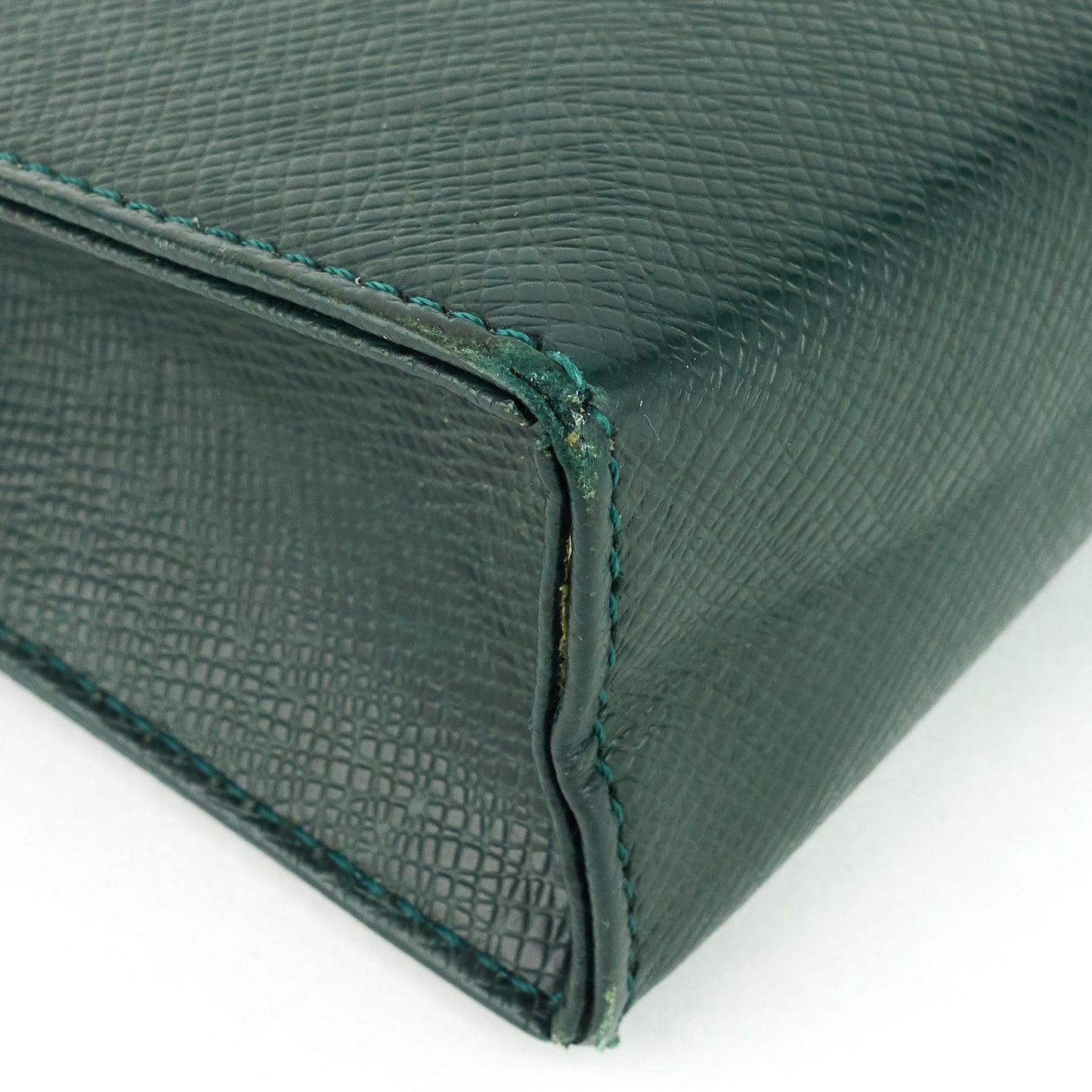 Louis Vuitto Toiletry 26 Epicea Taiga Leather Pouch