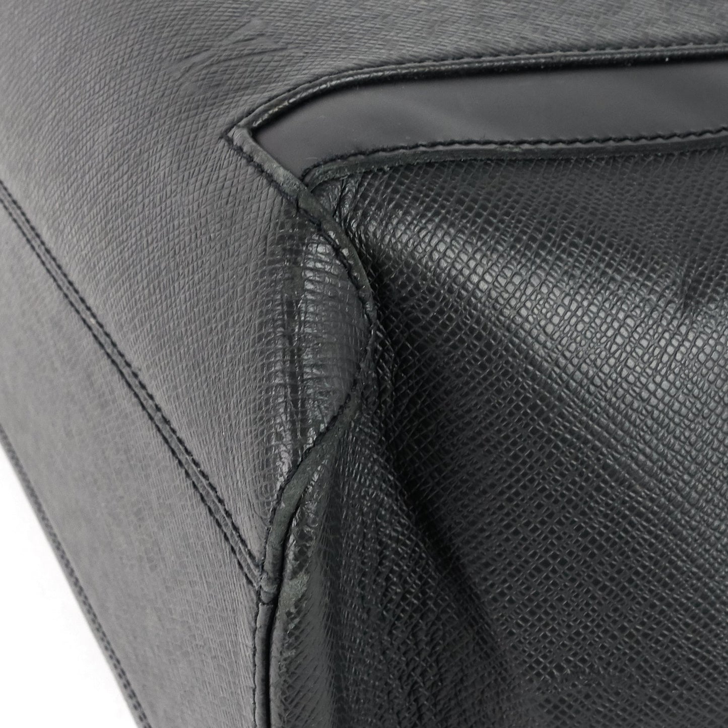 Louis Vuitto Kasbek GM Taiga Leather Bag