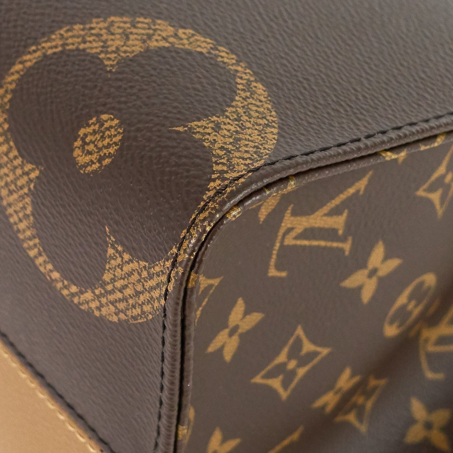 Louis Vuitto OnTheGo MM Monogram Canvas Bag
