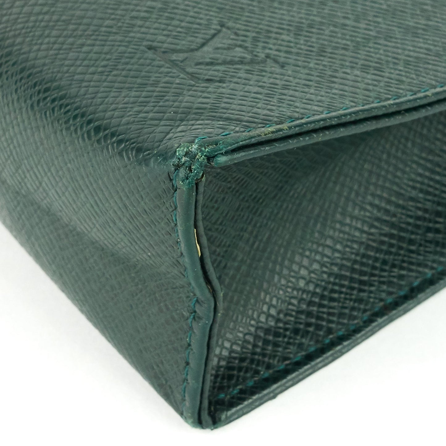 Louis Vuitto Toiletry 26 Epicea Taiga Leather Pouch