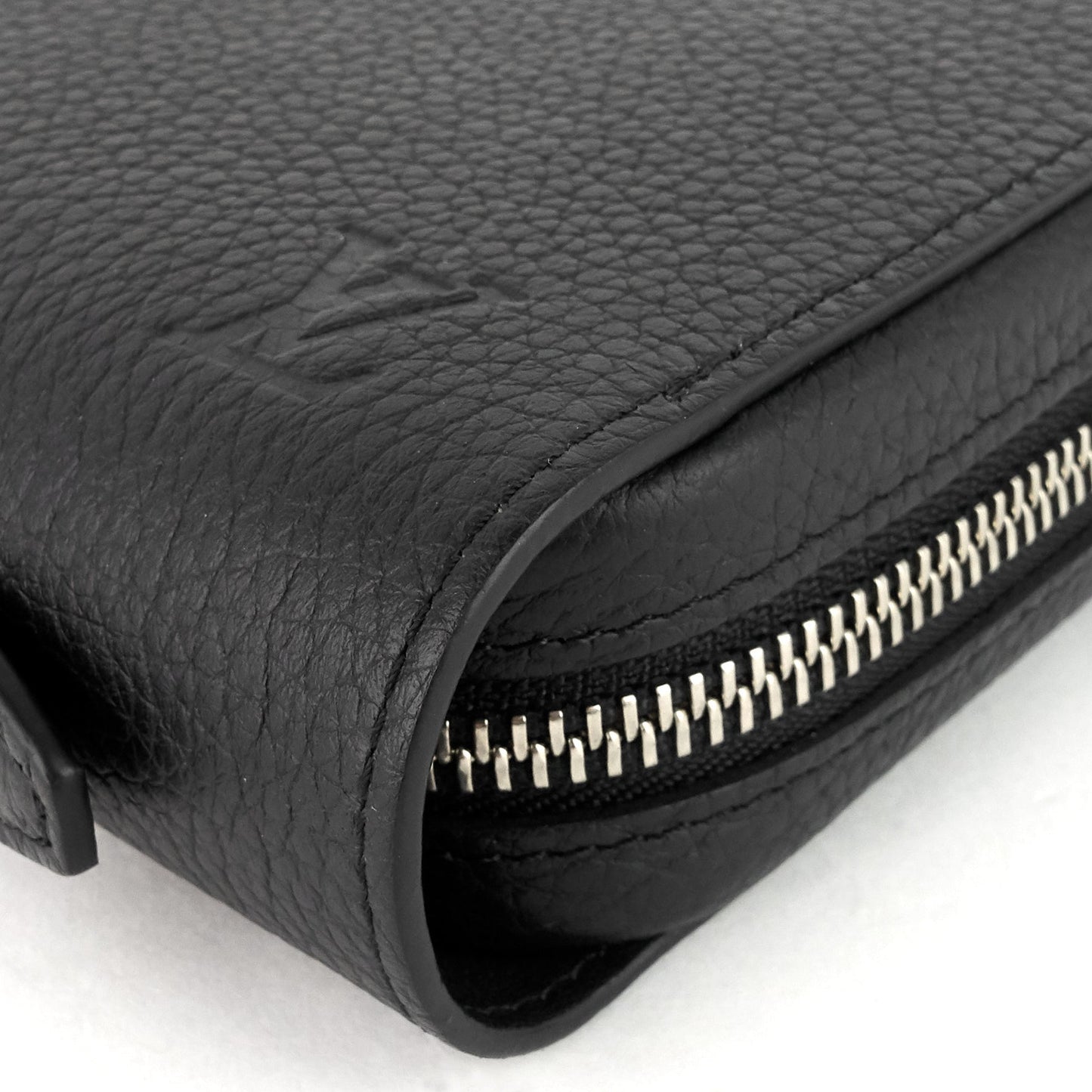 Louis Vuitto Zippy XL Taurillon Leather Organizer