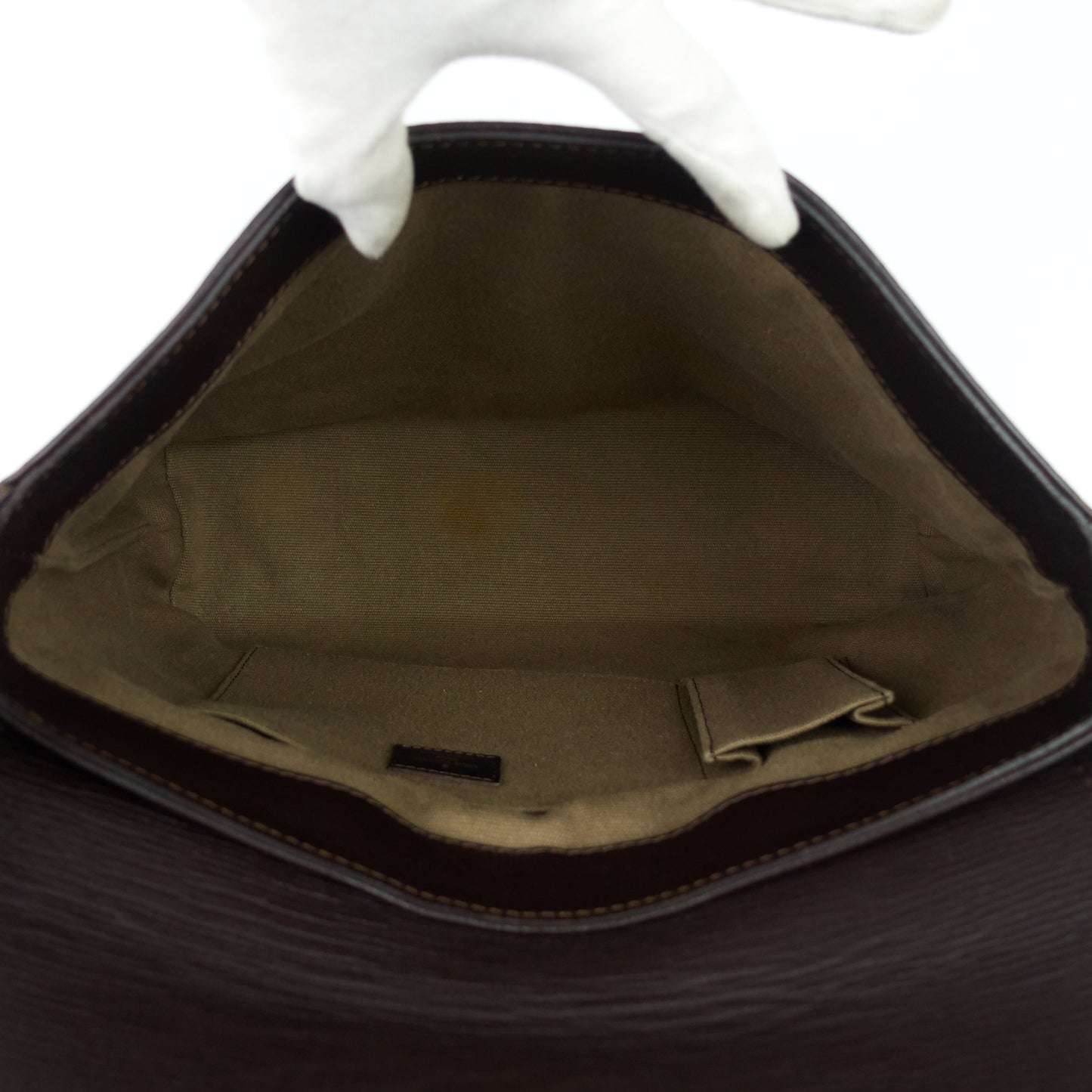 Louis Vuitto Omaha Utah Leather Messenger Bag