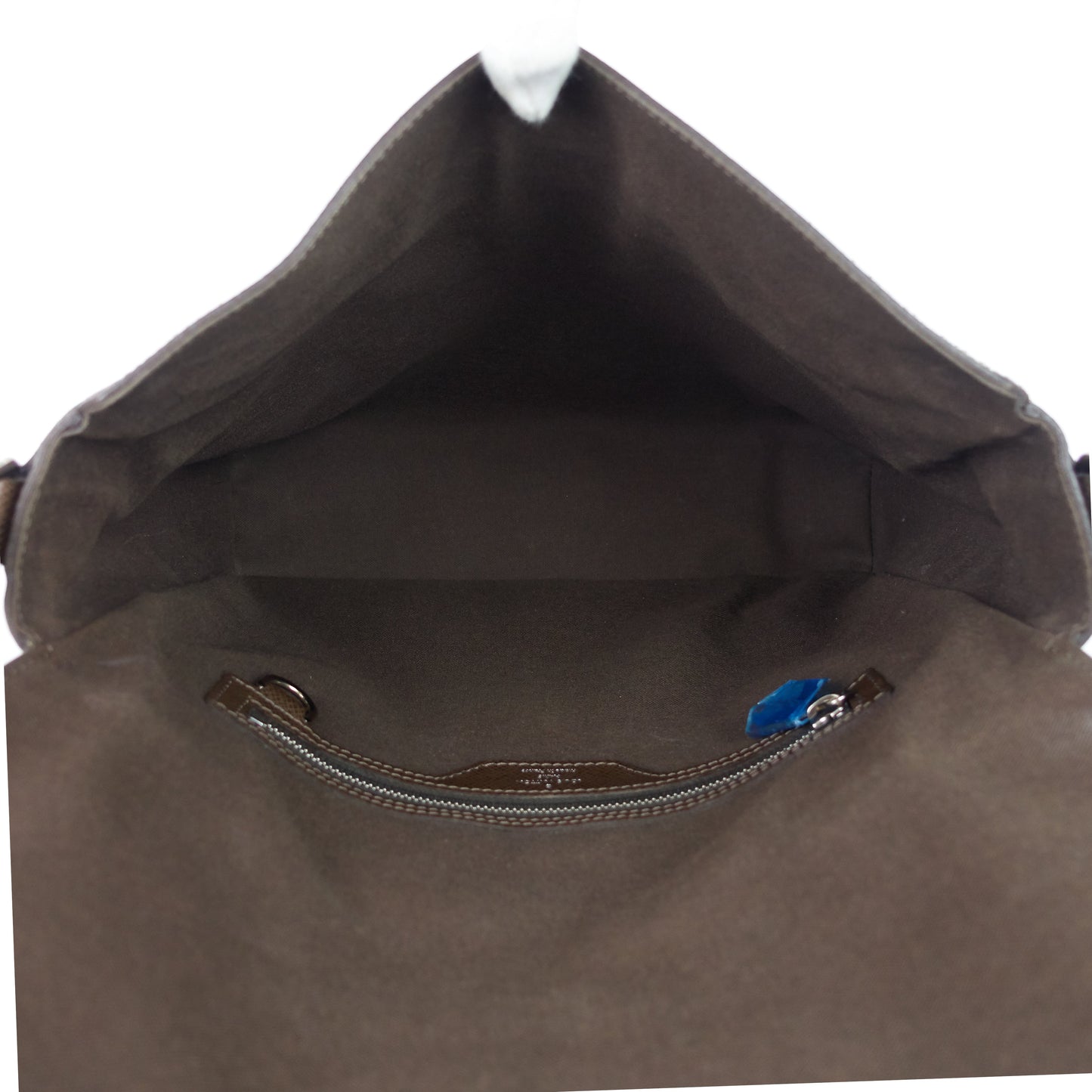 Louis Vuitto Roman MM Taiga Leather Messenger Bag