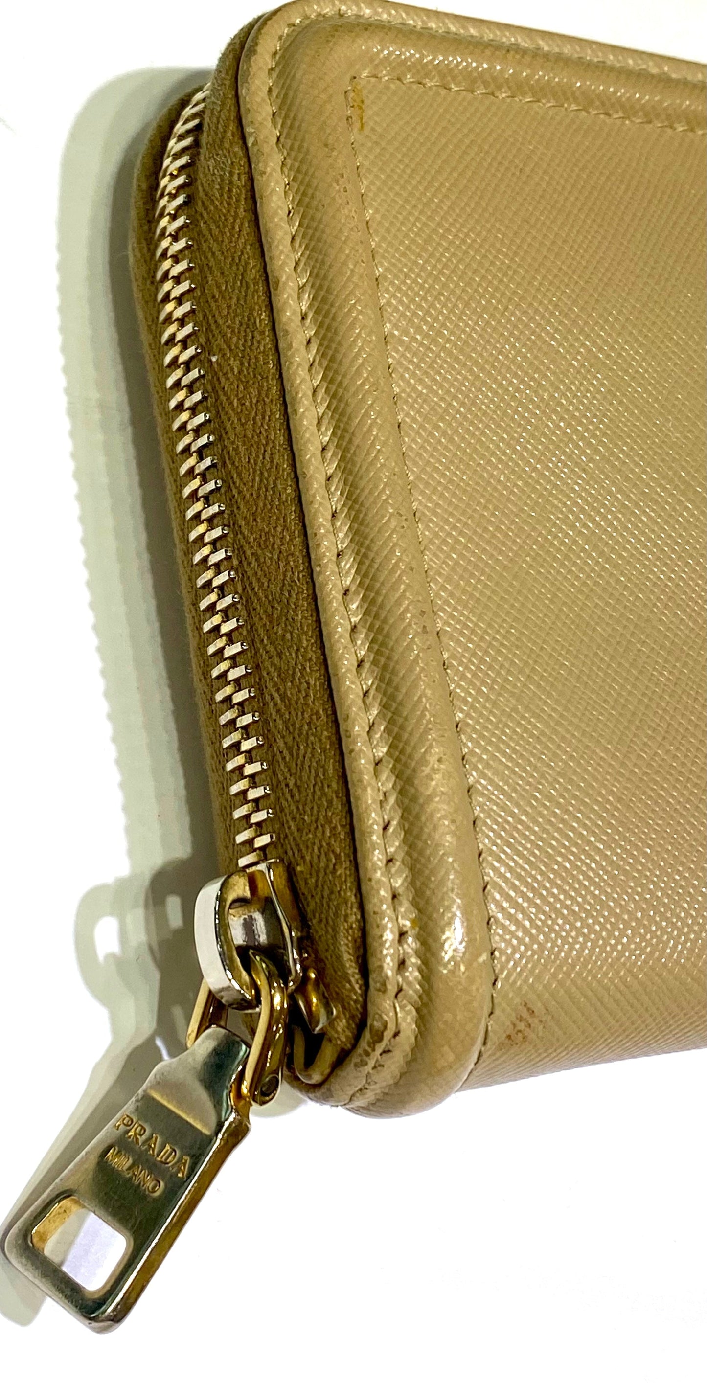 PRADA SAFFIANO LEATHER ZIP-AROUND CONTINENTAL WALLET