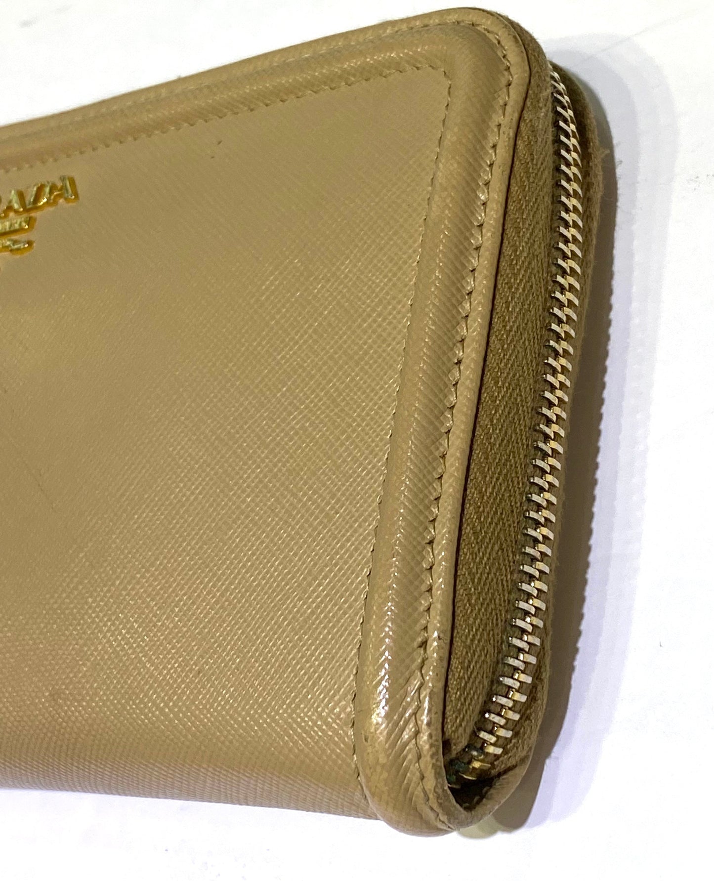 PRADA SAFFIANO LEATHER ZIP-AROUND CONTINENTAL WALLET