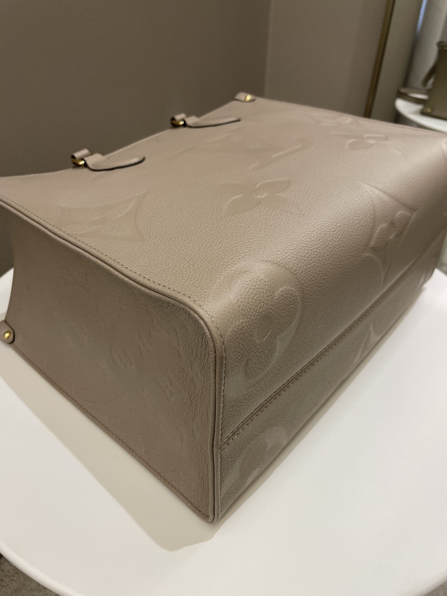 Louis Vuitton OnTheGo MM Tourterelle Empreinte