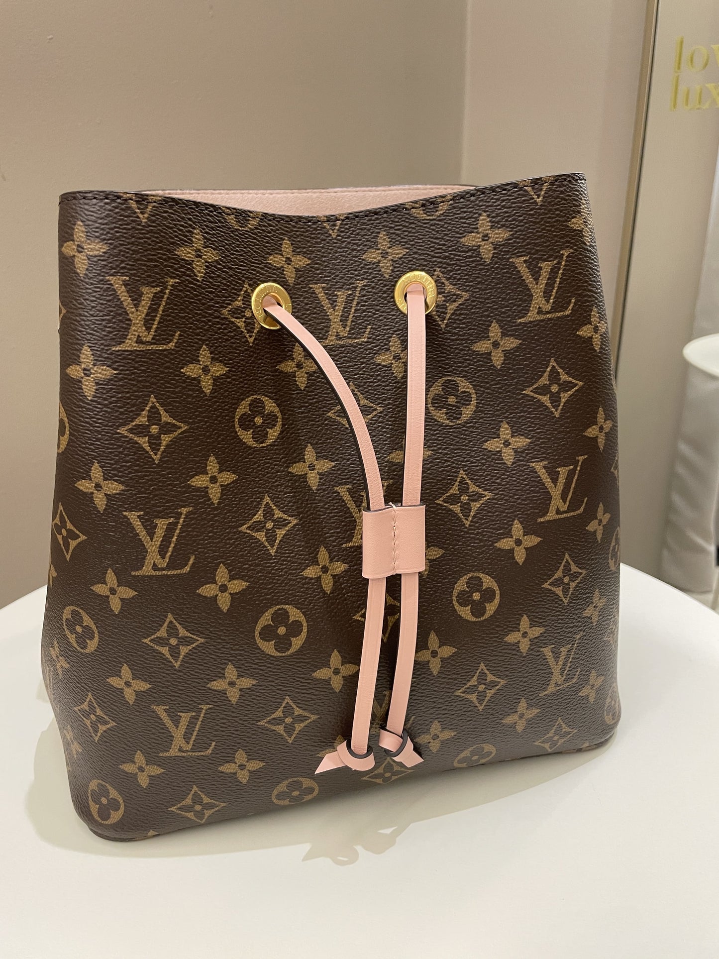 Louis Vuitton Neonoe MM Monogram Rose Poudre