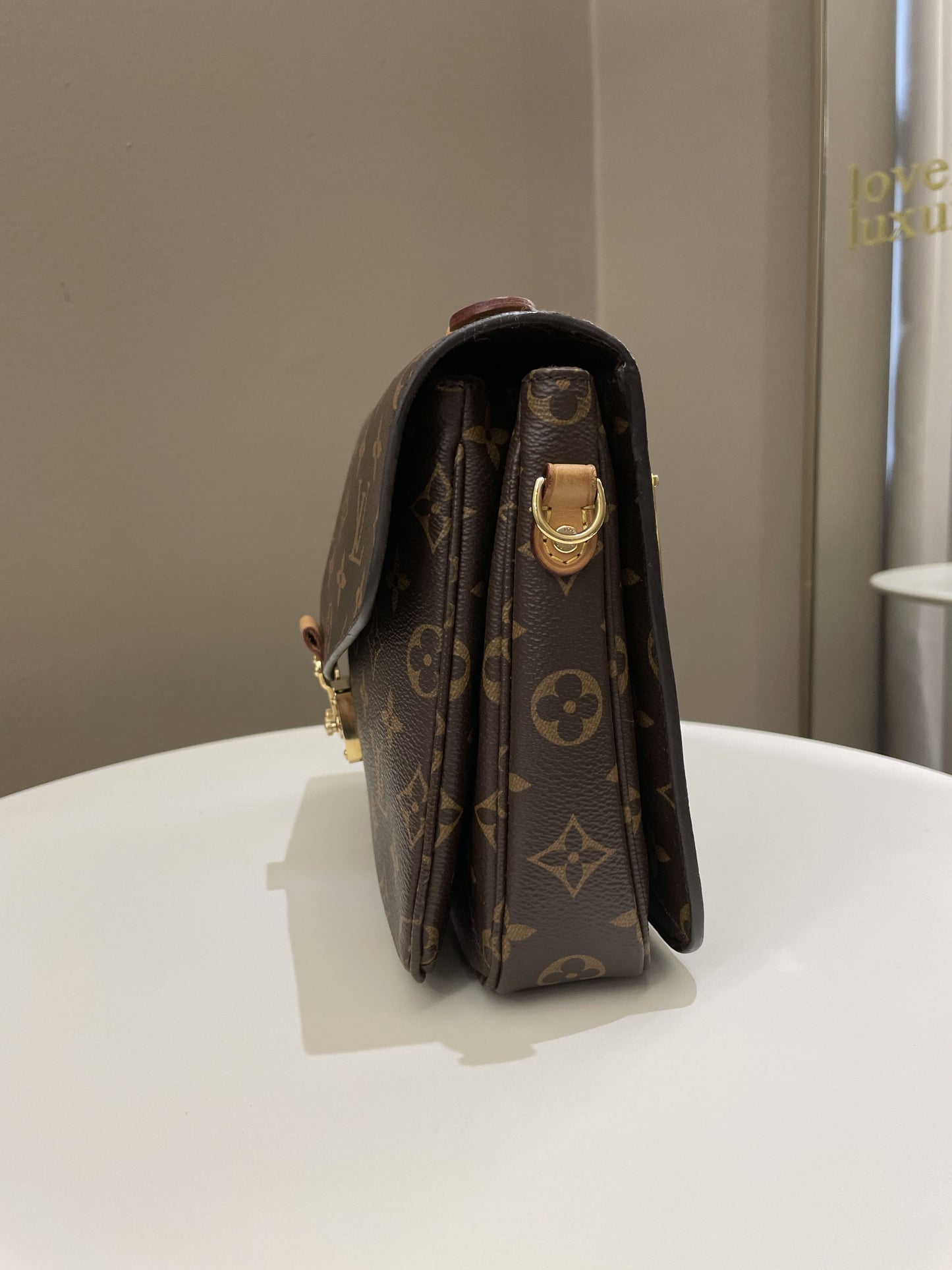 Louis Vuitton Pochette Metis Classic Monogram