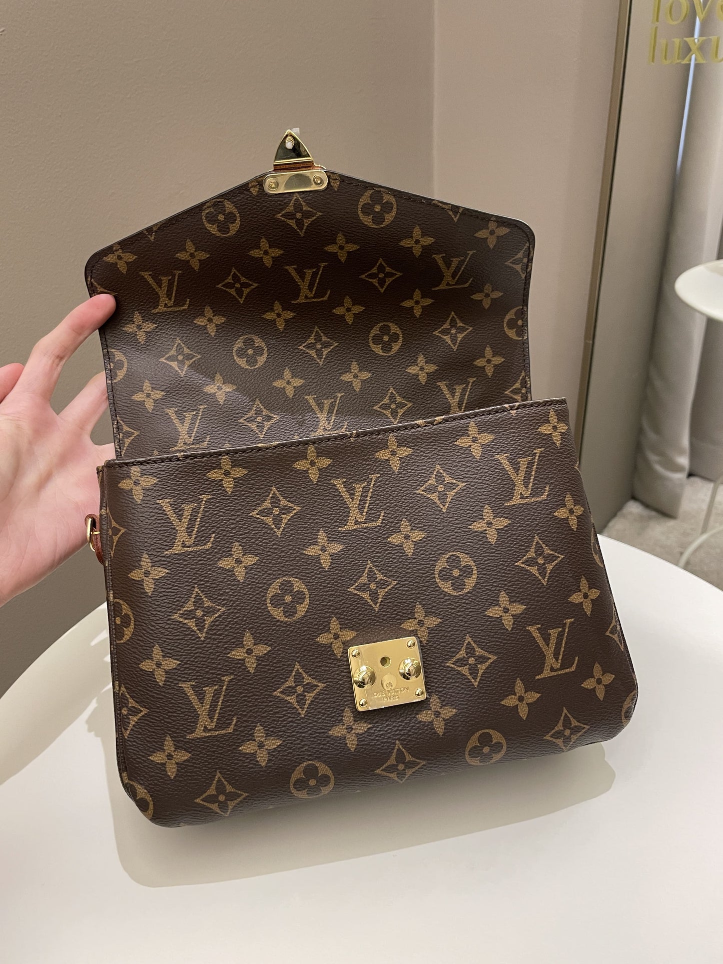 Louis Vuitton Pochette Metis Classic Monogram