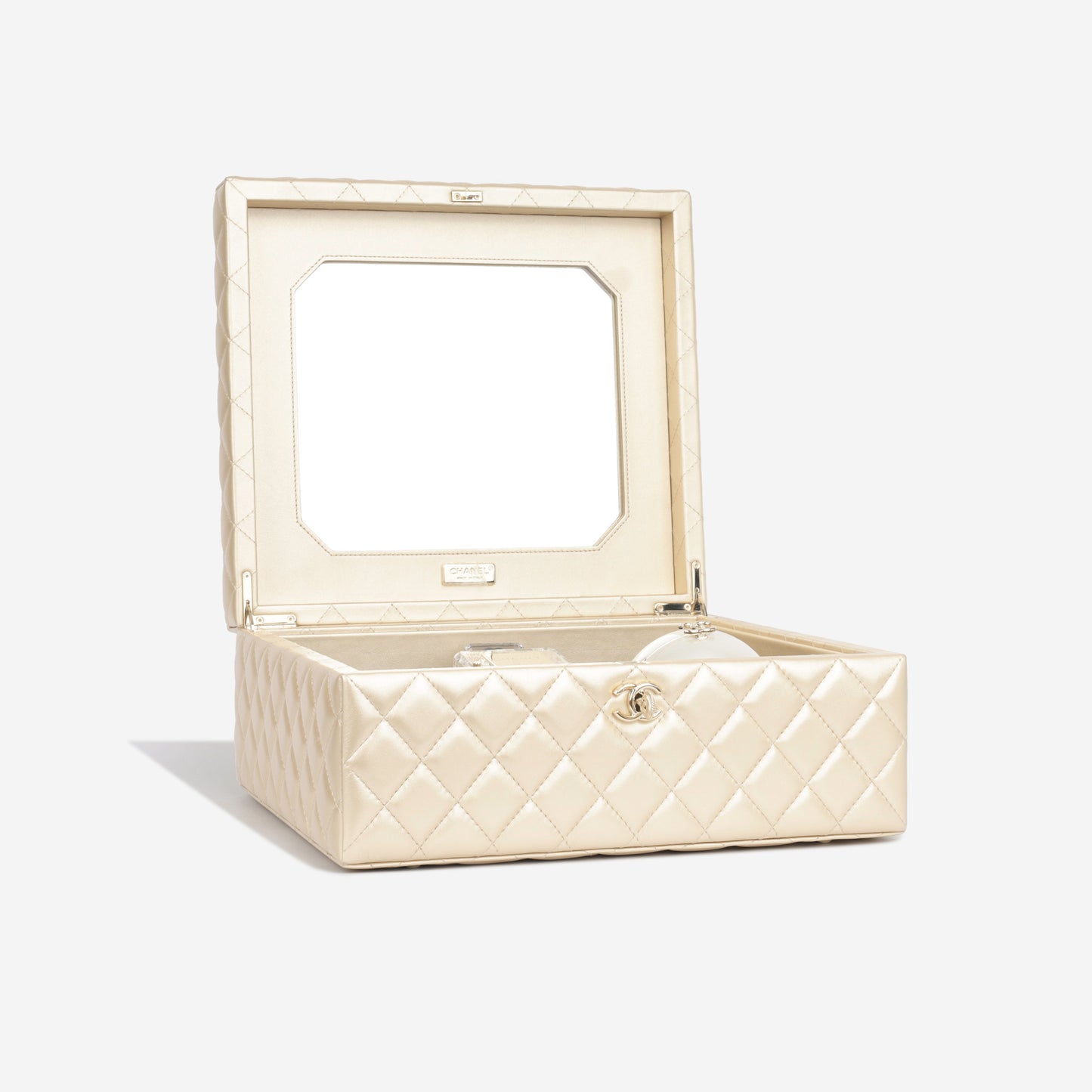 Chanel MÃ©tiers dâ€™Art Trunk