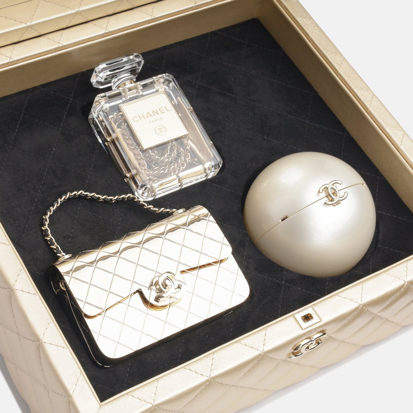 Chanel MÃ©tiers dâ€™Art Trunk