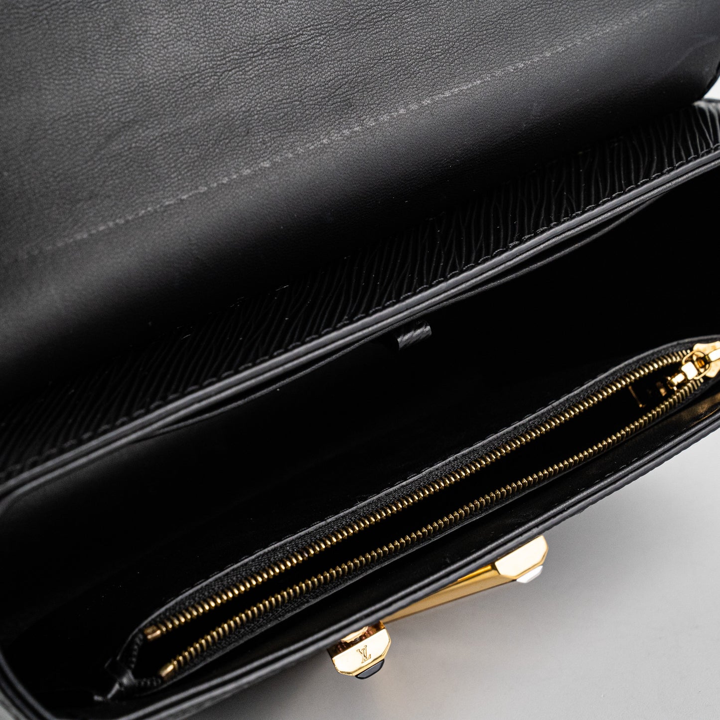 Louis Vuitton Twist MM Black