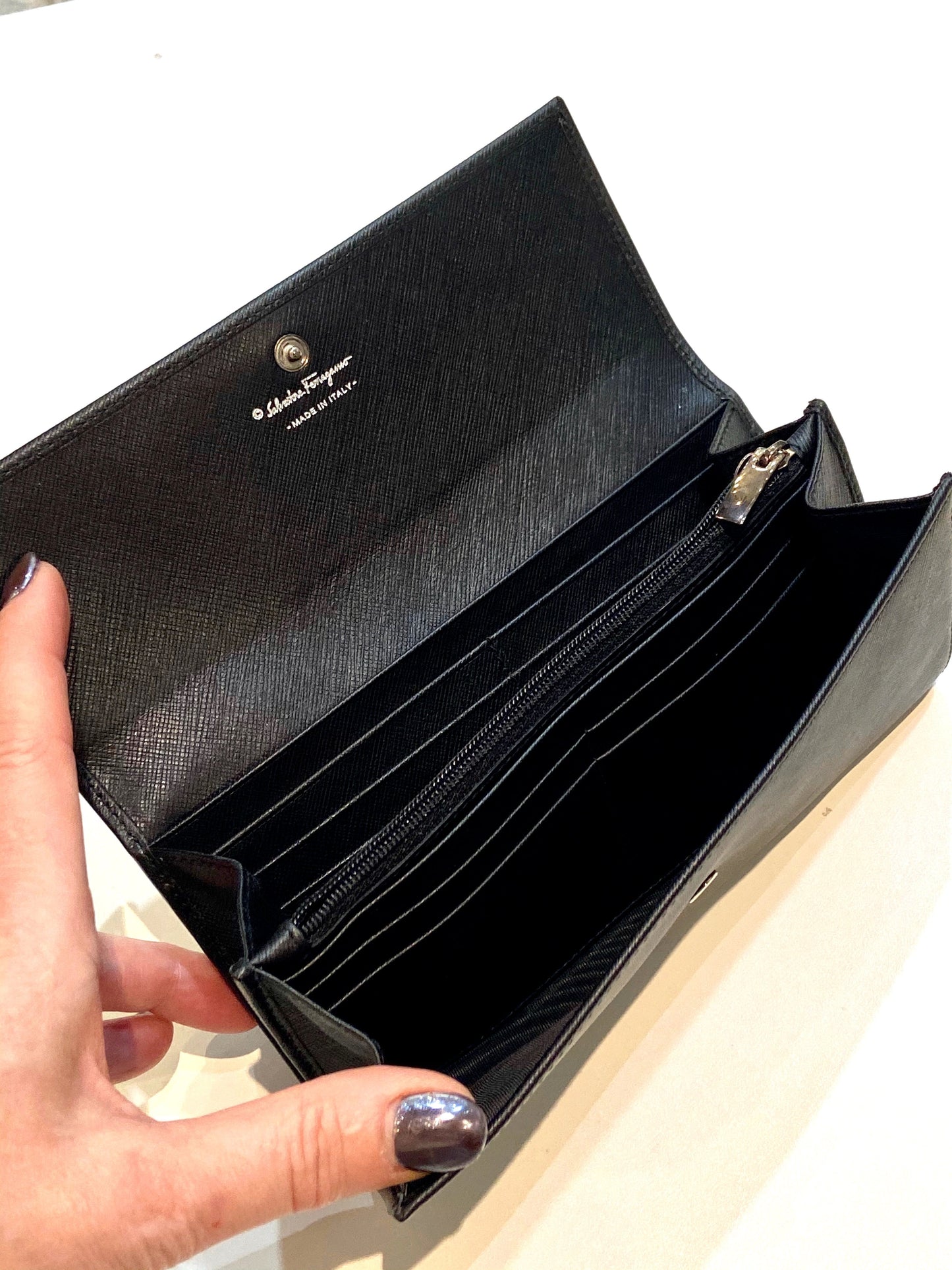 SALVATORE FERRAGAMO VARA BOW SAFFIANO LEATHER CONTINENTAL WALLET