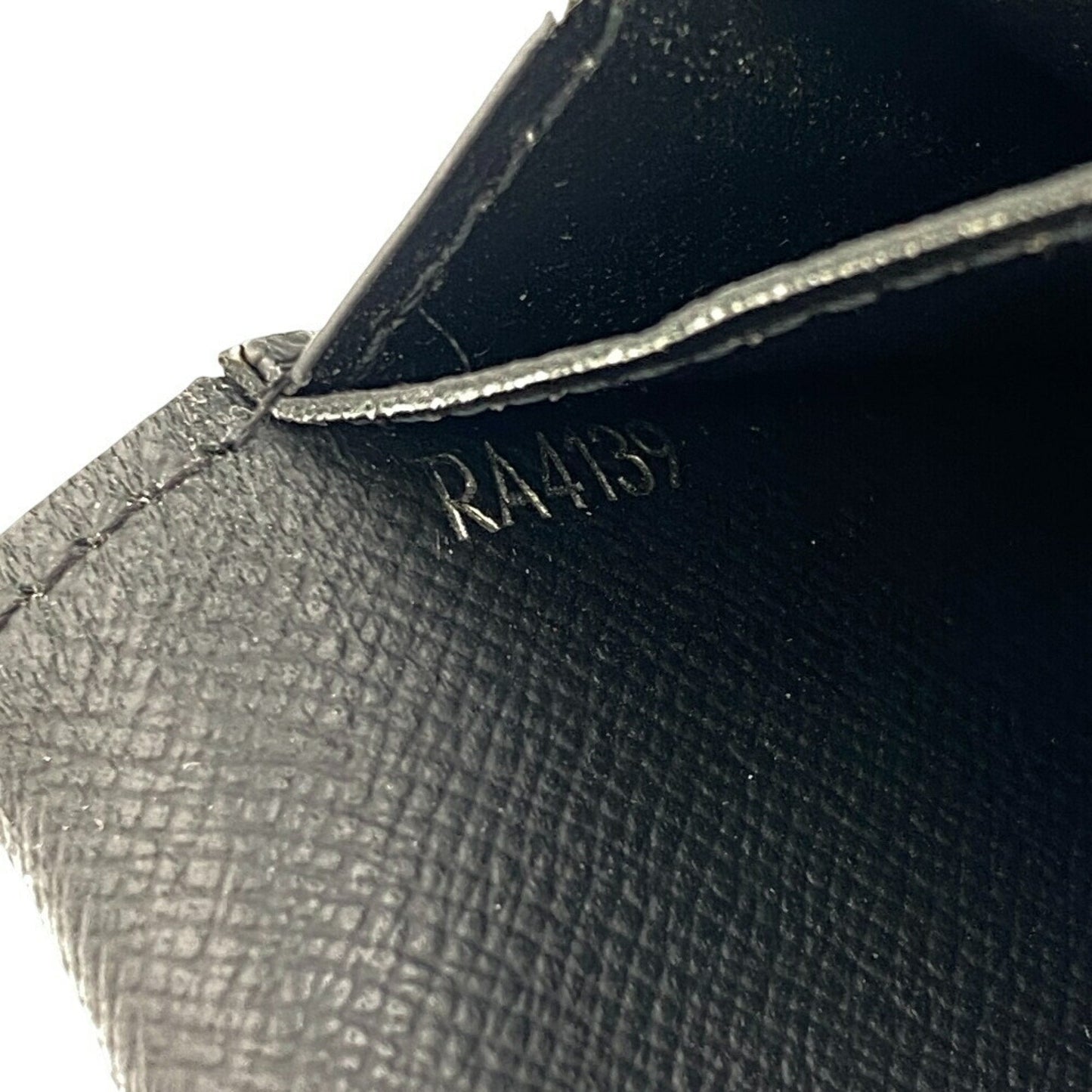 Canvas Wallet with Multiple Compartments and Sleek Design