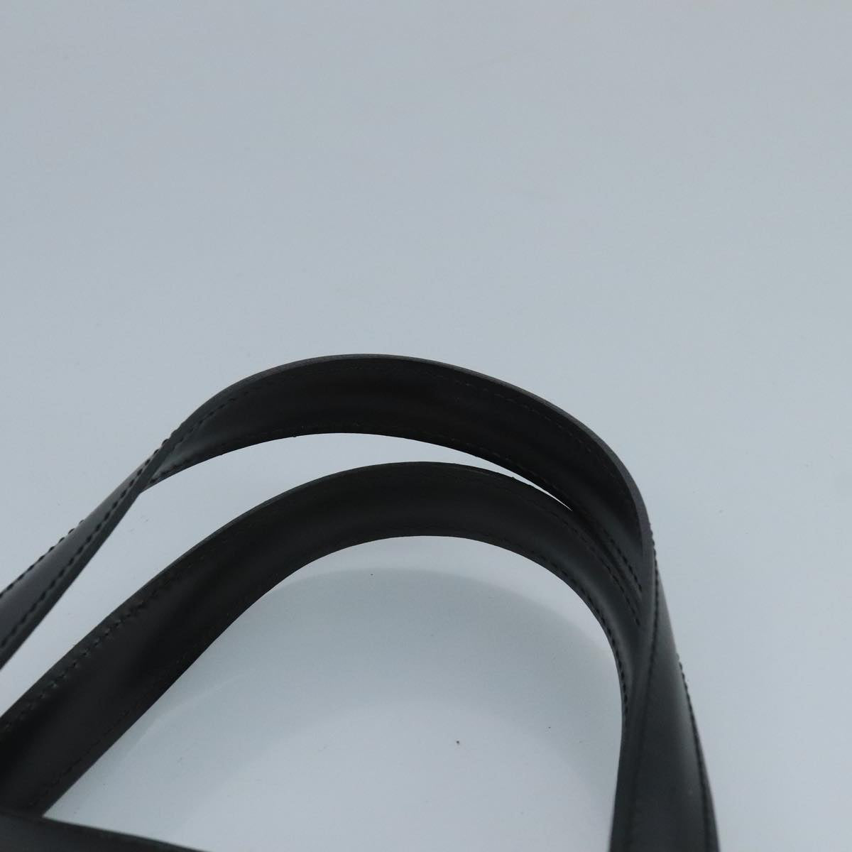 Leather Handbag in Good Condition with Subtle Rubbing and Storage Smell