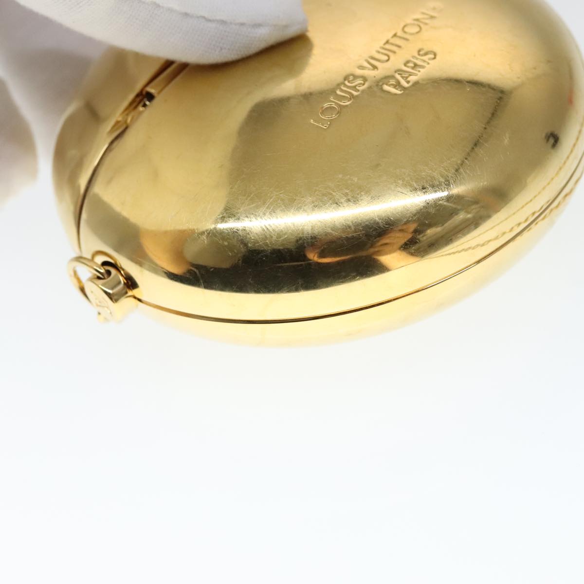 Luxury Metal Accessory with Minimalist Design and Quality Craftsmanship