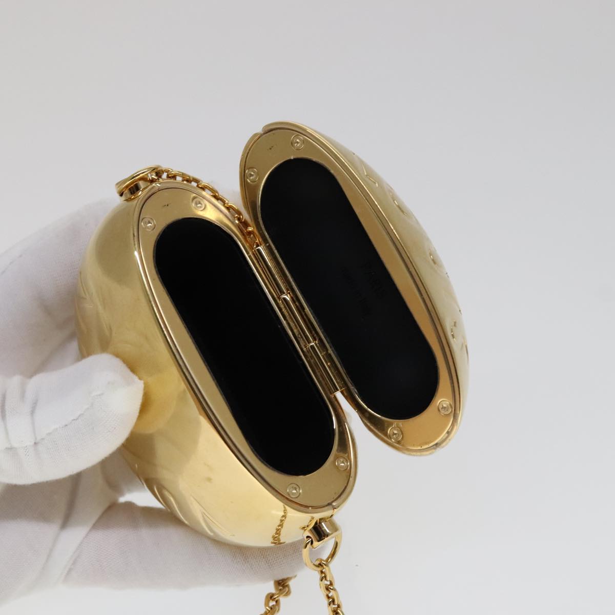 Luxury Metal Accessory with Minimalist Design and Quality Craftsmanship