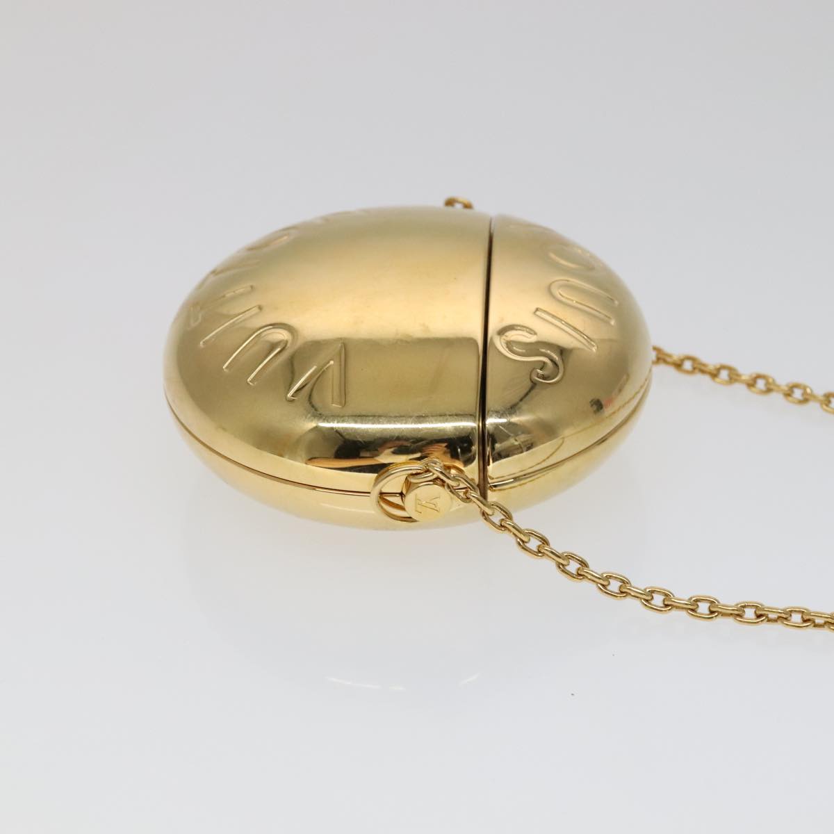 Luxury Metal Accessory with Minimalist Design and Quality Craftsmanship