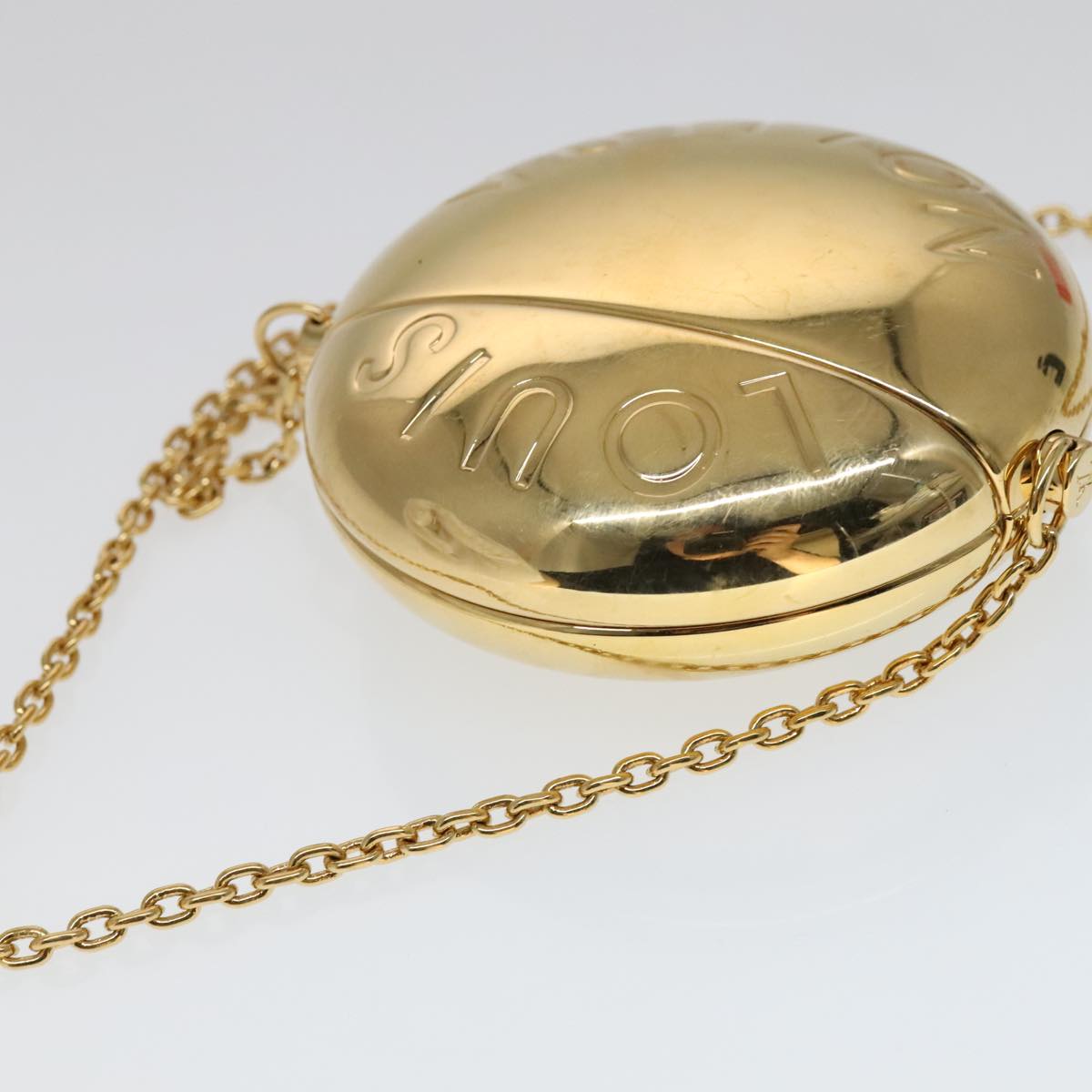 Luxury Metal Accessory with Minimalist Design and Quality Craftsmanship