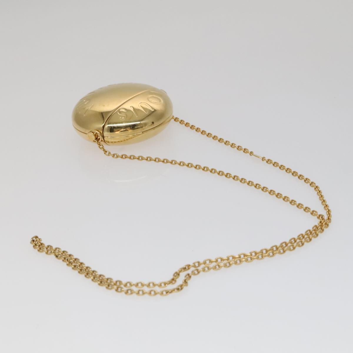 Luxury Metal Accessory with Minimalist Design and Quality Craftsmanship