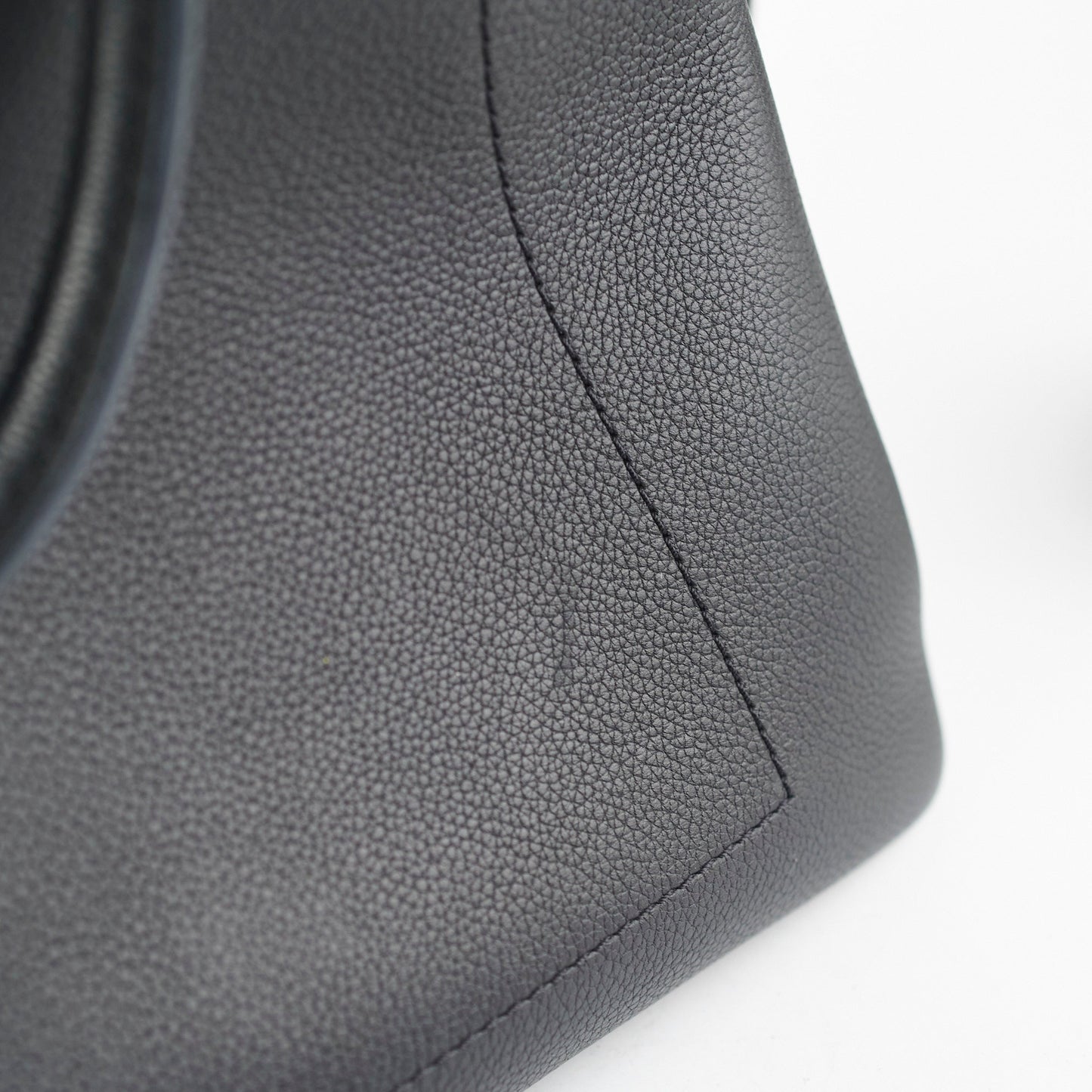 Louis Vuitton Lock Me Black