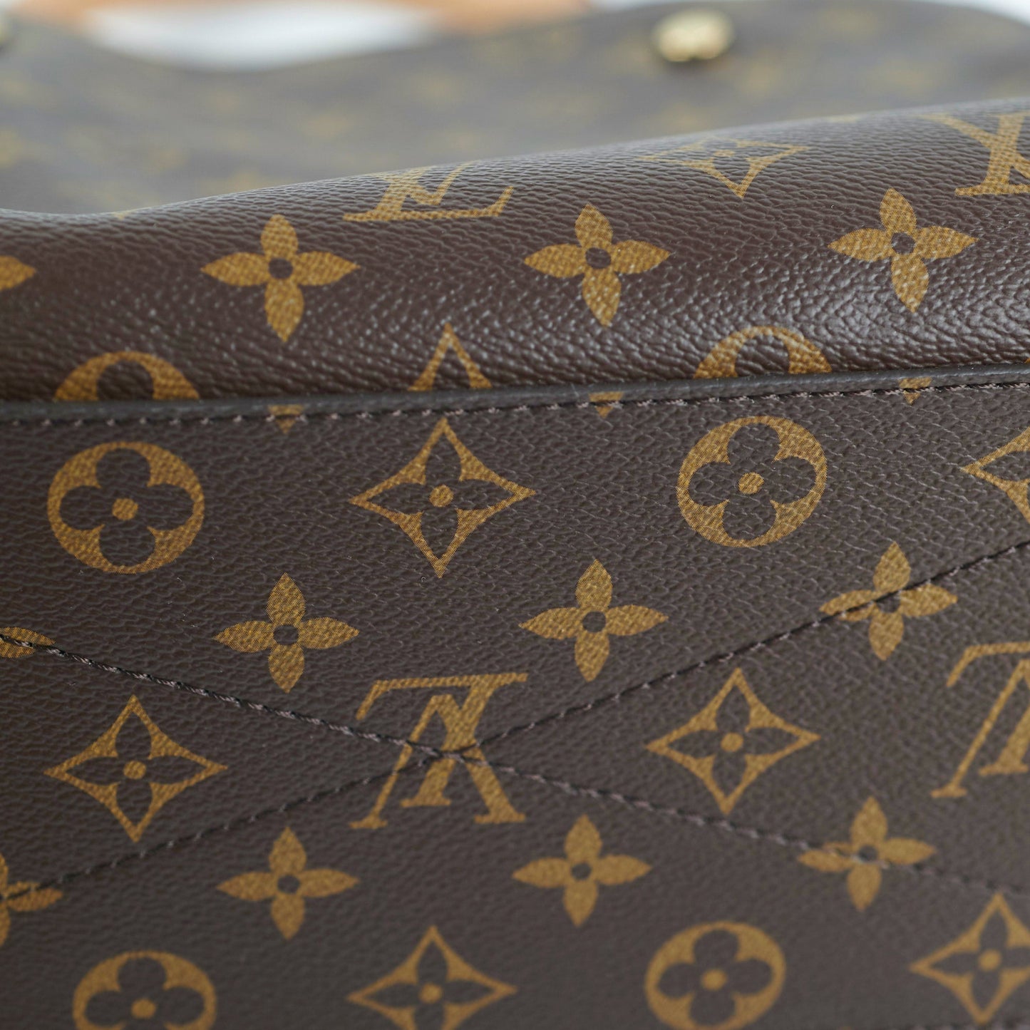 Louis Vuitton Montaigne MM