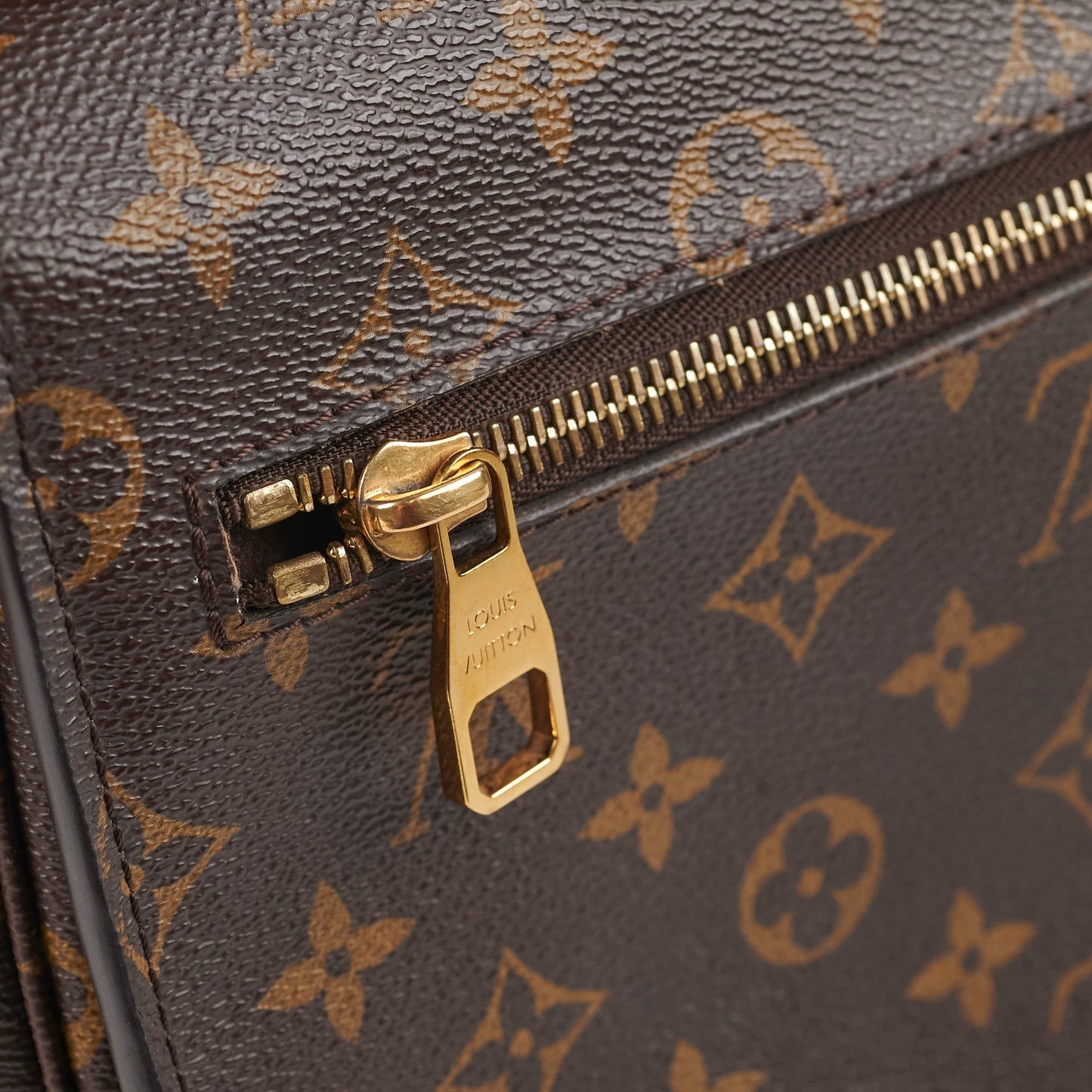 Louis Vuitton Pochette Metis Monogram