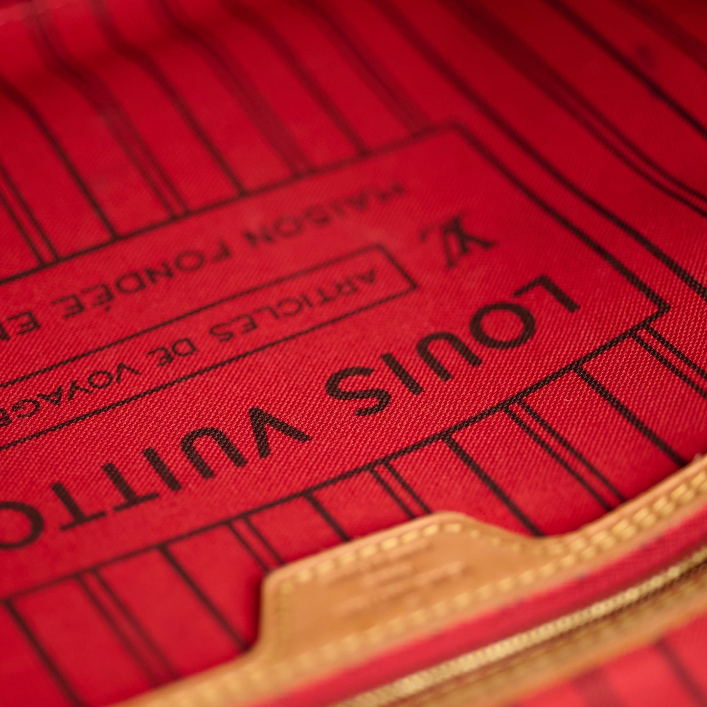 Louis Vuitton Neverfull MM Monogram Shoulder Bag