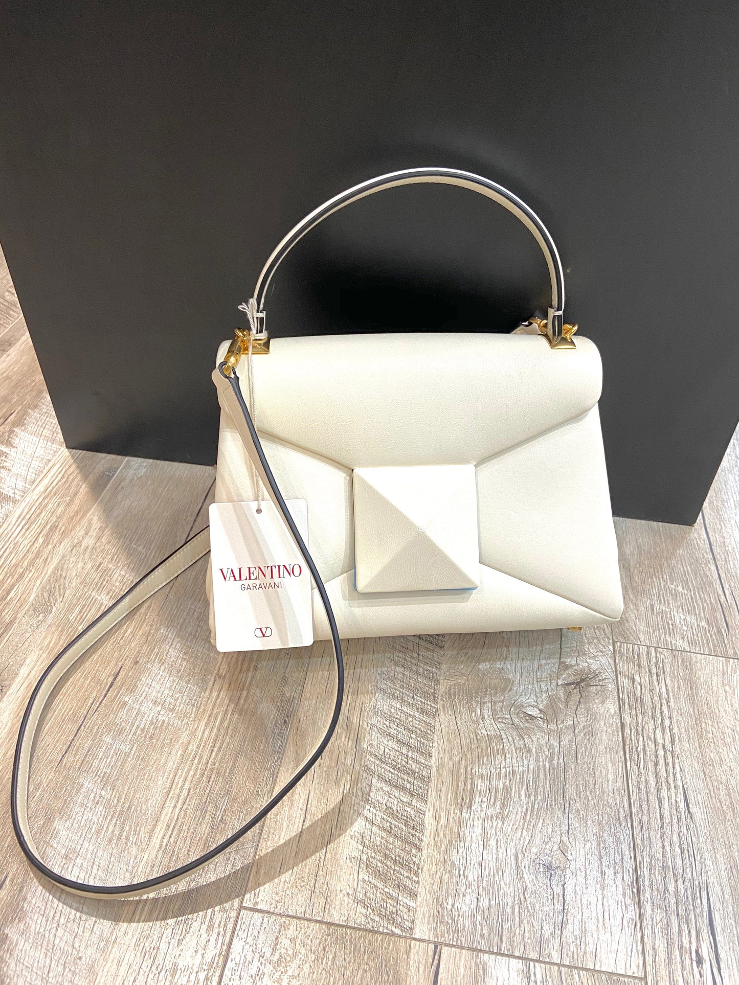 VALENTINO GARAVANI ONE STUD LEATHER TOP HANDLE SHOULDER BAG