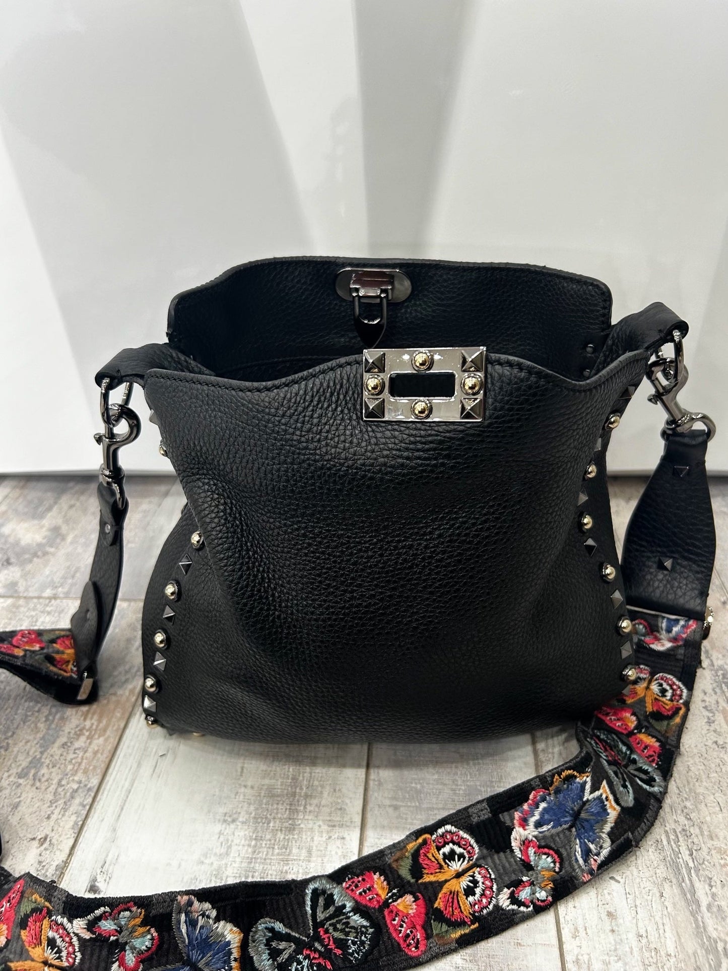 VALENTINO GARAVANI ROCKSTUD NOIR CALFSKIN LEATHER GUITAR HOBO BAG