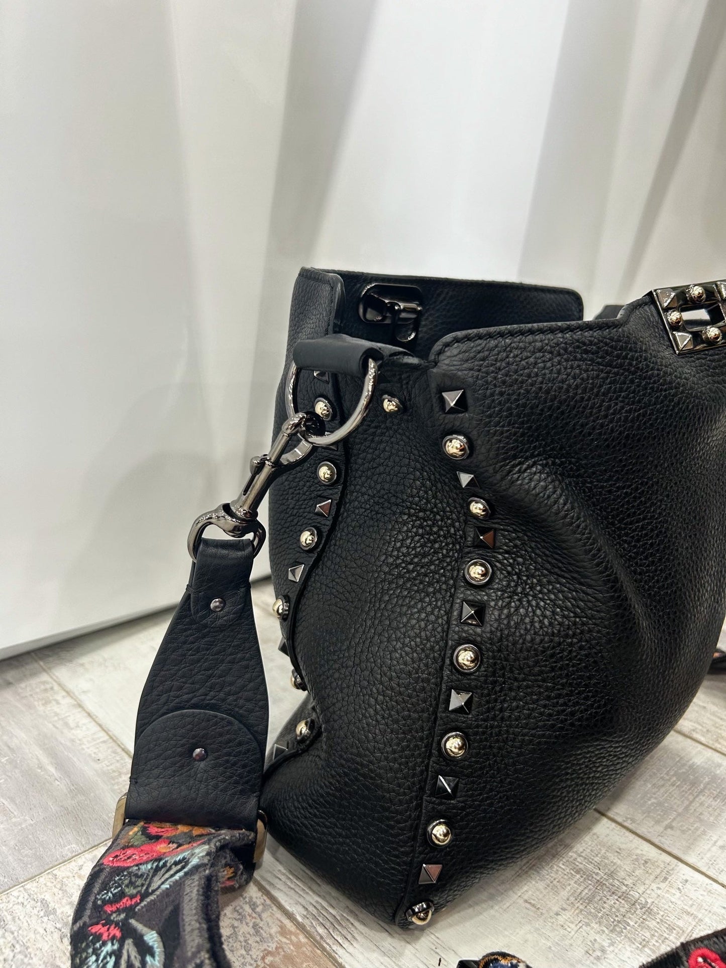 VALENTINO GARAVANI ROCKSTUD NOIR CALFSKIN LEATHER GUITAR HOBO BAG