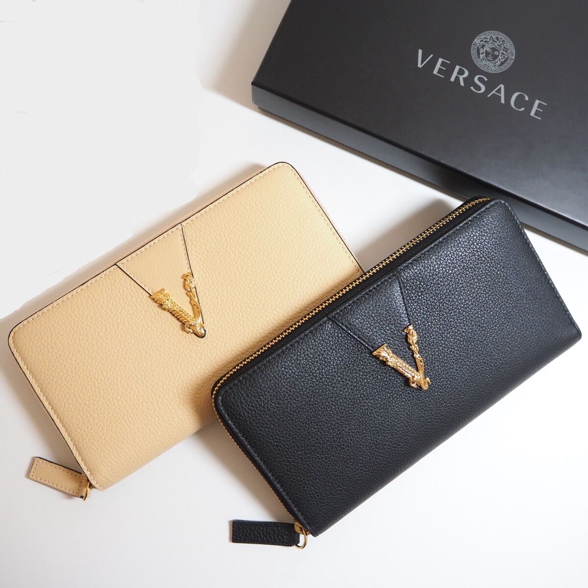 VERSACE GRAINED CALFSKIN LEATHER BAROCO V LOGO ZIP LONG WALLET