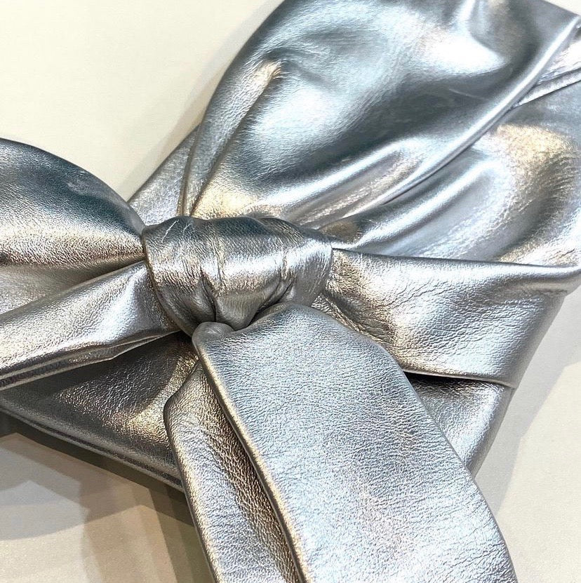 VALENTINO GARAVANI METALLIC SILVER LEATHER BOW CLUCH BAG