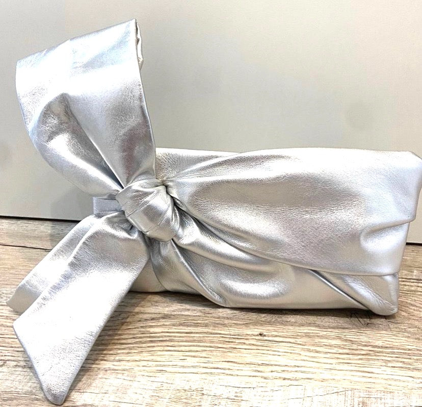 VALENTINO GARAVANI METALLIC SILVER LEATHER BOW CLUCH BAG