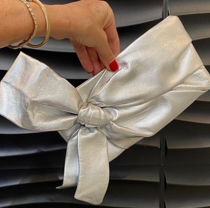VALENTINO GARAVANI METALLIC SILVER LEATHER BOW CLUCH BAG