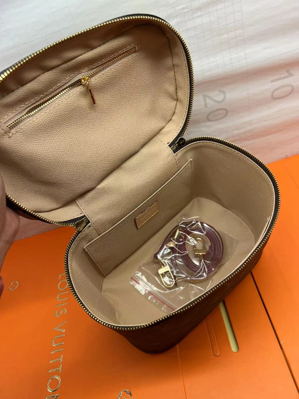 LV NiGLAMI GLAMI Vanity Case Monogram Canvas For Women, WoBags, Travel Bags 9.4in/24cm LV M42265