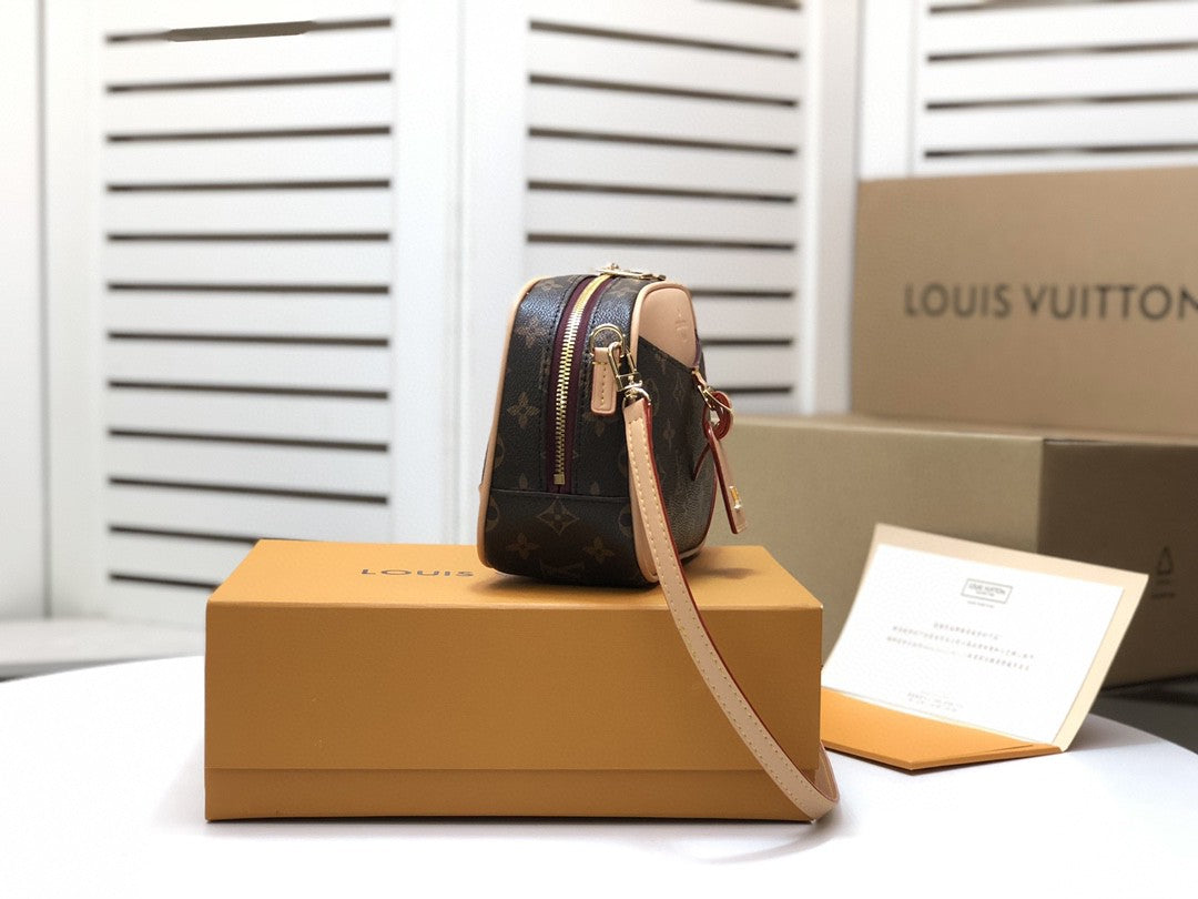 LV Deauville Mini Monogram Canvas By Nicolas Ghesquiere For Women, WomenÃ¢â‚¬â„¢s Handbags, Shoulder And Crossbody Bags 8.3in/22cm LV M45528