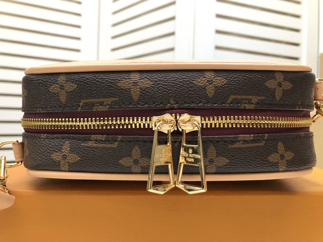 LV Deauville Mini Monogram Canvas By Nicolas Ghesquiere For Women, WomenÃ¢â‚¬â„¢s Handbags, Shoulder And Crossbody Bags 8.3in/22cm LV M45528
