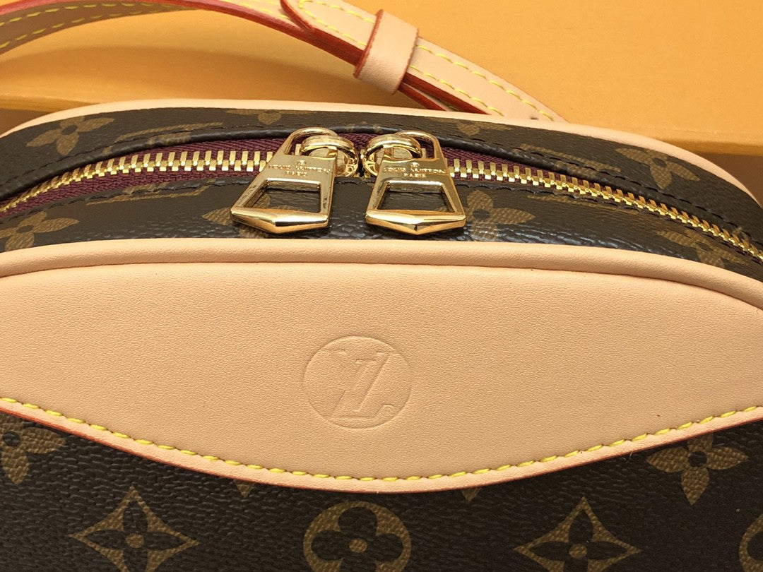 LV Deauville Mini Monogram Canvas By Nicolas Ghesquiere For Women, WomenÃ¢â‚¬â„¢s Handbags, Shoulder And Crossbody Bags 8.3in/22cm LV M45528