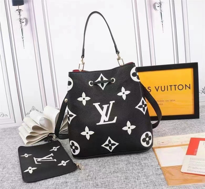 LV NÃƒÂ©oNoÃƒÂ© MM LV Initials And Monogram GlamIowers Black/White For Women, WoHandbags 10.2in/26cm LV M45497