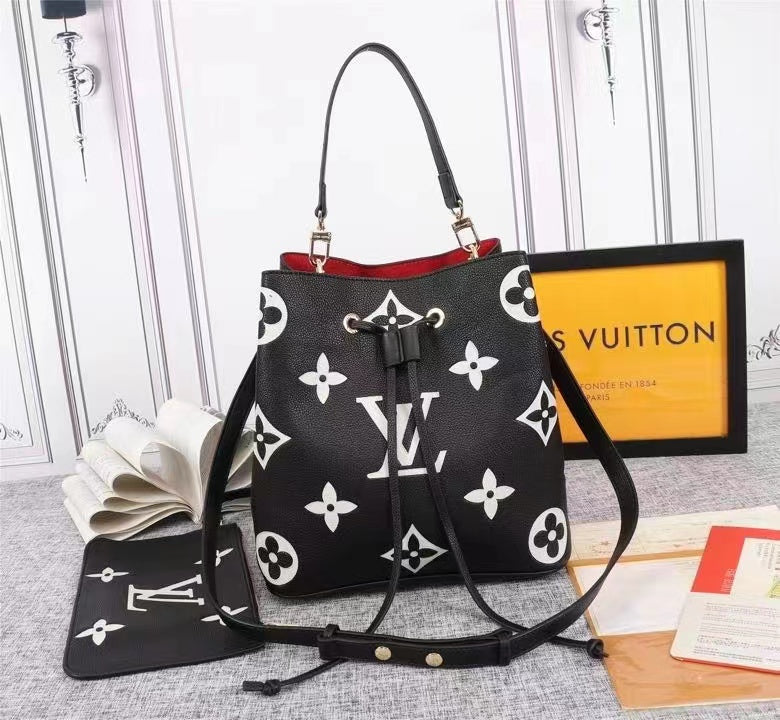 LV NÃƒÂ©oNoÃƒÂ© MM LV Initials And Monogram GlamIowers Black/White For Women, WoHandbags 10.2in/26cm LV M45497