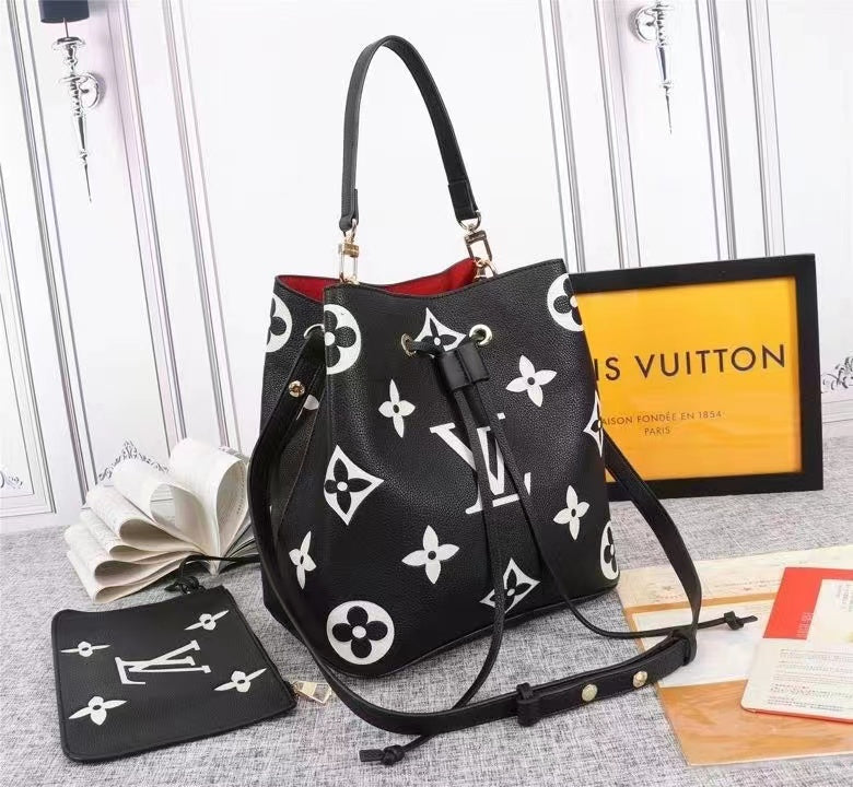 LV NÃƒÂ©oNoÃƒÂ© MM LV Initials And Monogram GlamIowers Black/White For Women, WoHandbags 10.2in/26cm LV M45497