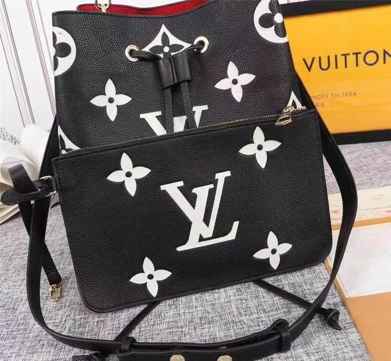 LV NÃƒÂ©oNoÃƒÂ© MM LV Initials And Monogram GlamIowers Black/White For Women, WoHandbags 10.2in/26cm LV M45497