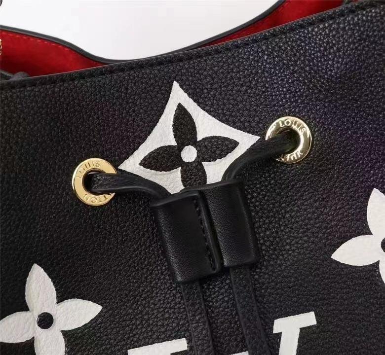 LV NÃƒÂ©oNoÃƒÂ© MM LV Initials And Monogram GlamIowers Black/White For Women, WoHandbags 10.2in/26cm LV M45497