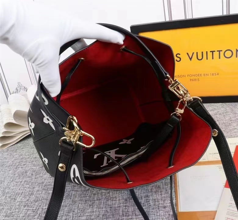 LV NÃƒÂ©oNoÃƒÂ© MM LV Initials And Monogram GlamIowers Black/White For Women, WoHandbags 10.2in/26cm LV M45497