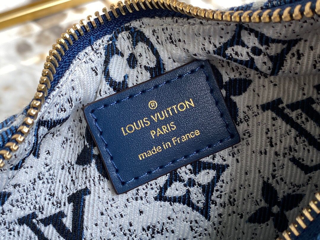 LV Loop SinGLAMI 1854 Jacquard Navy Blue By Nicolas GhesquiÃƒÂ¨re For Cruise Show, WoHandbags 9.1in/23cm LV M81166