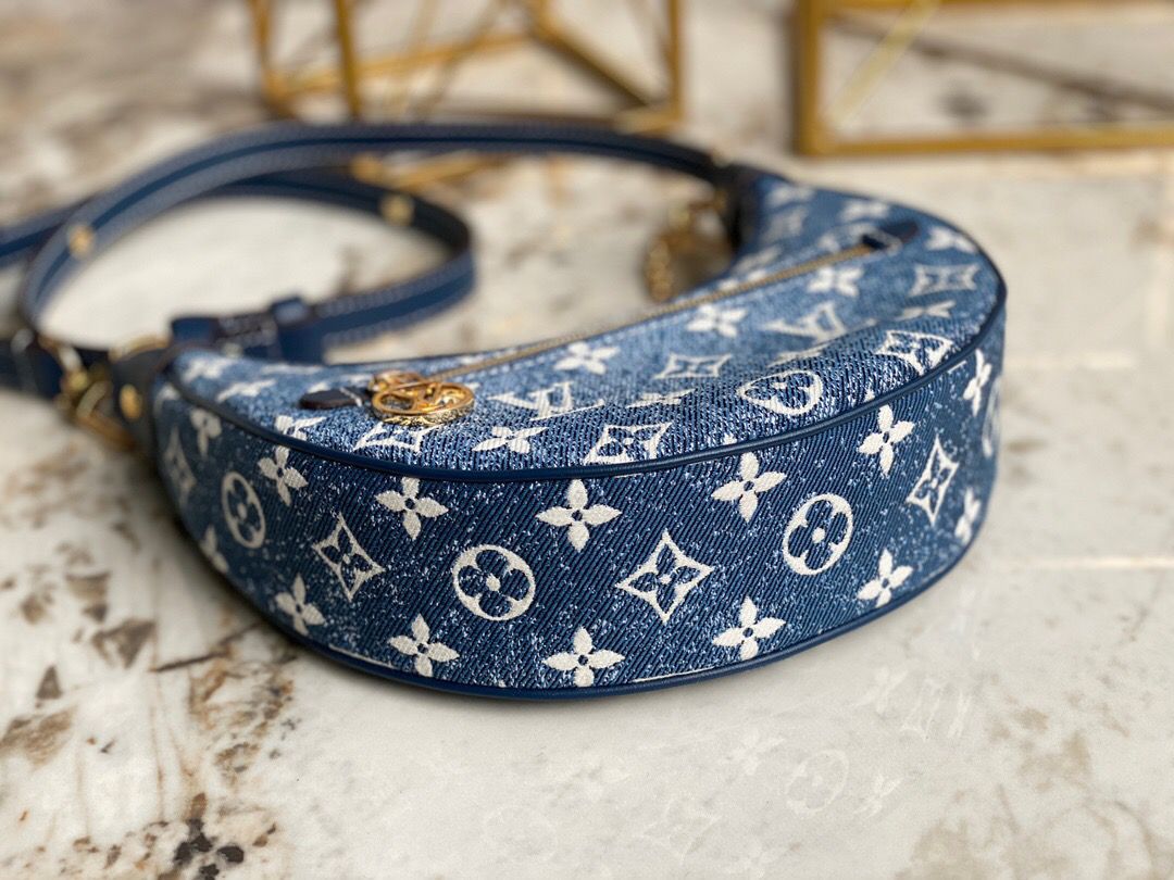LV Loop SinGLAMI 1854 Jacquard Navy Blue By Nicolas GhesquiÃƒÂ¨re For Cruise Show, WoHandbags 9.1in/23cm LV M81166