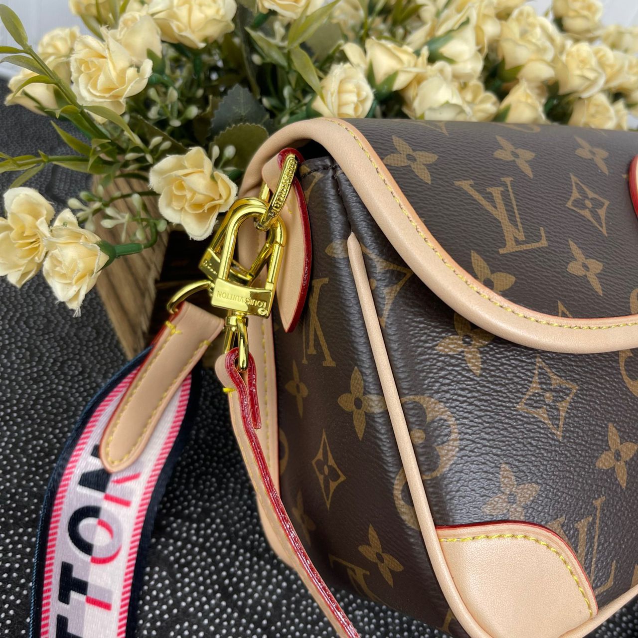 LV GLAMIane Monogram Canvas For Women, WomenÃ¢â‚¬â„¢s Handbags, Shoulder Bags 9.4in/24cm LV M45985